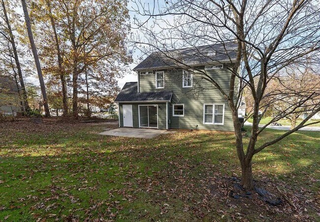 Building Photo - Gorgeous High Point home 3/2.5 with updates.