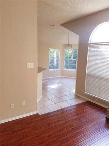 Building Photo - 3519 Daisy Ln