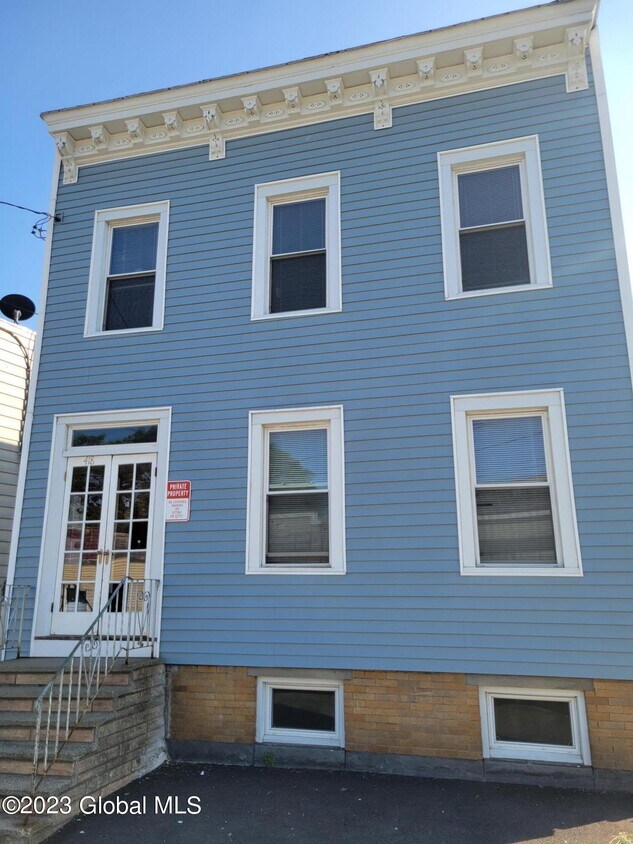 Primary Photo - 418 Sheridan Ave