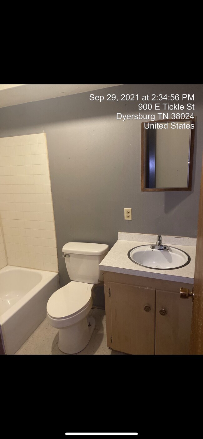 Foto del edificio - 970 E Tickle St Apt 2