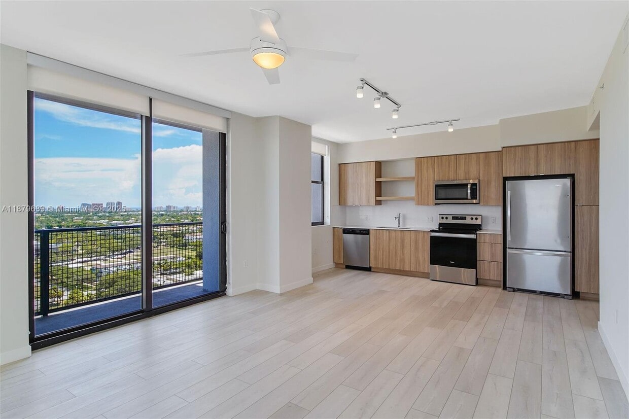 Foto principal - 555 NE 8th St