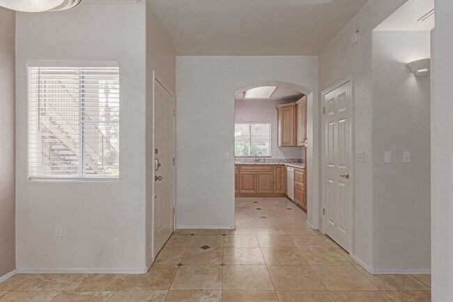 Foto del edificio - Beautiful 2 bedroom 2 bathroom first floor...