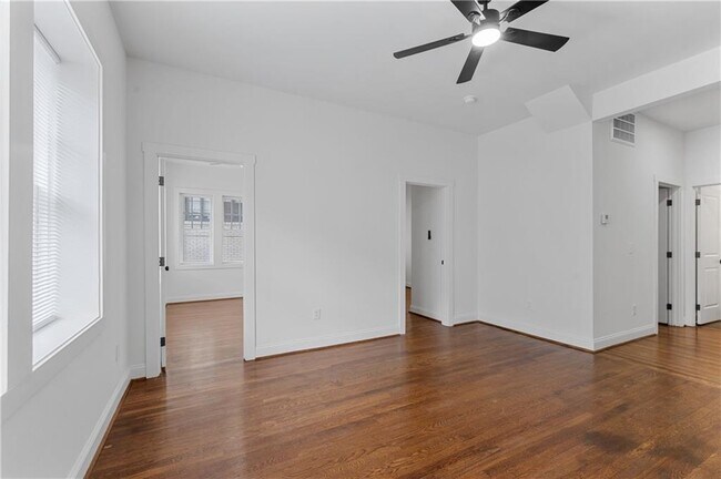 Foto del edificio - 360 Ponce De Leon Ave NE
