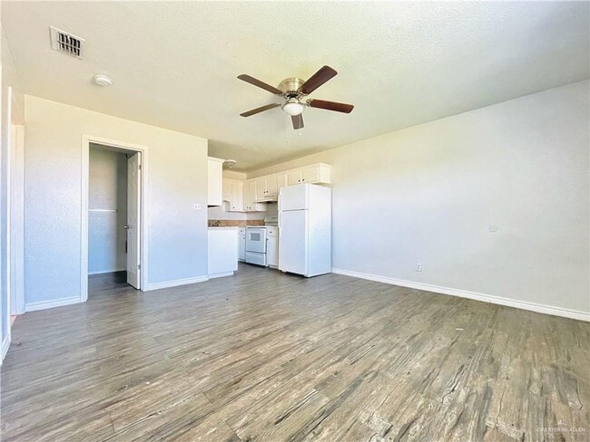 Building Photo - 3304 N Palm Leaf Cir