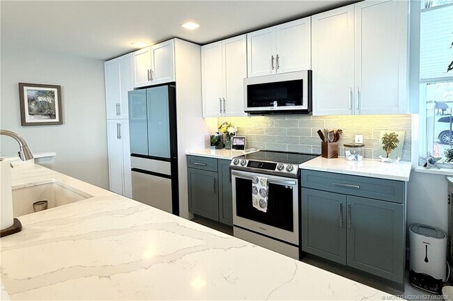 Foto del edificio - 1950 SW Palm City Rd