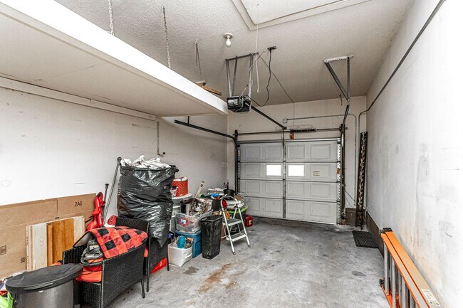 Foto del edificio - Please View 3D Virtual Walk-Through Before Scheduling a Showing