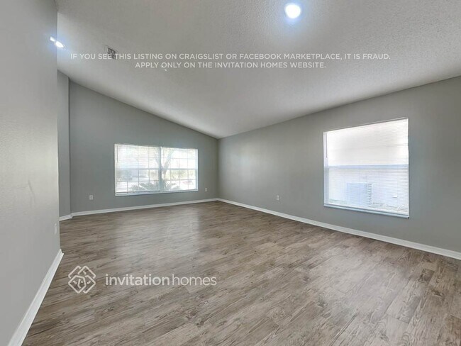 Foto del edificio - 334 Thomasdale Ave