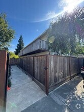 Building Photo - 455 Plum St