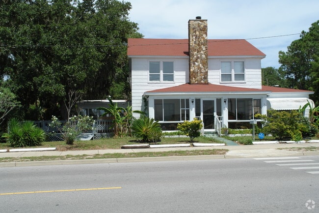 Building Photo - 521 E BEACH Dr