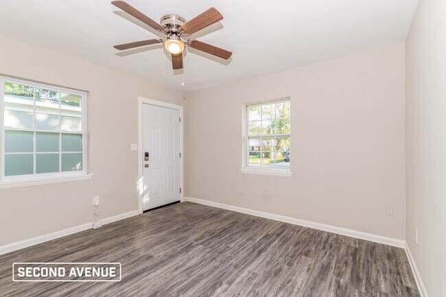 Foto del edificio - 5319 Woodcrest Rd