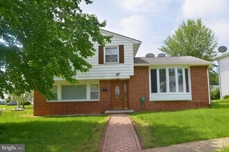 Building Photo - 6820 Cherokee Dr