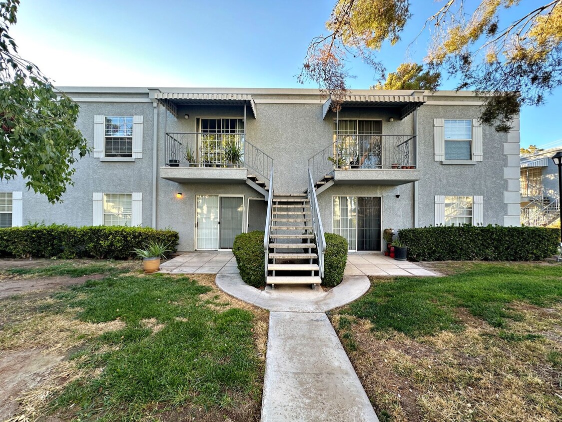 Foto principal - REMODELED 2 BEDROOM CONDO