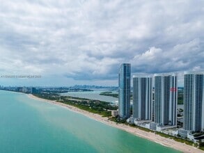 Building Photo - 15901 Collins Ave
