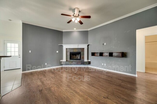 Foto del edificio - 121 Price Cir
