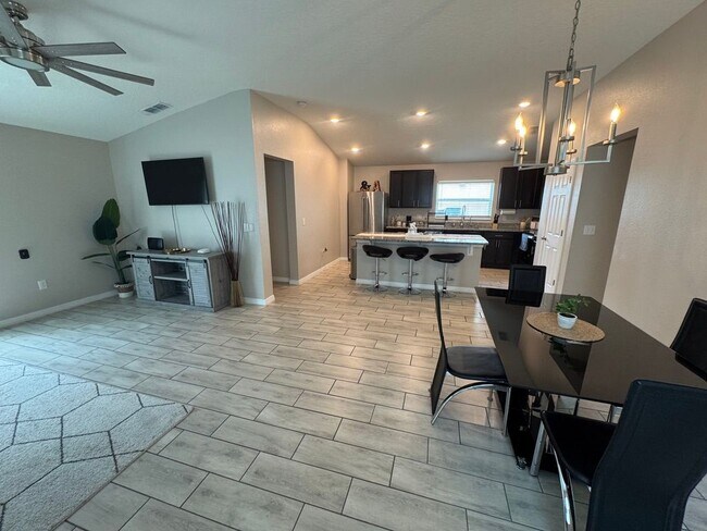 Foto del edificio - 604 Bullrush Ct