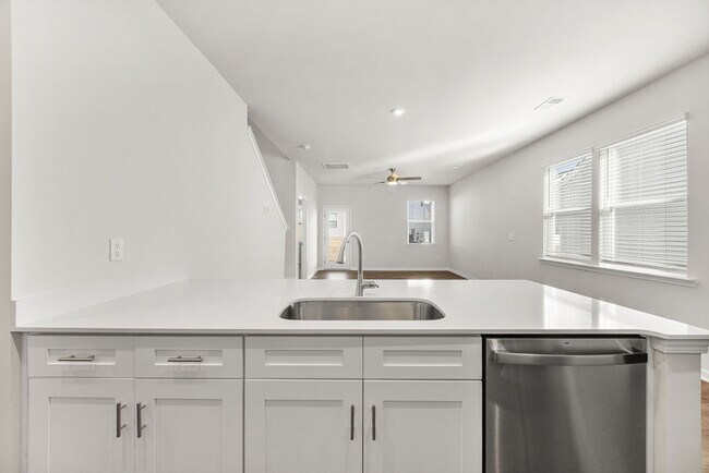 Building Photo - 512 Serena Trl