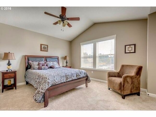 Building Photo - Luxury Townhome in Ridgefield