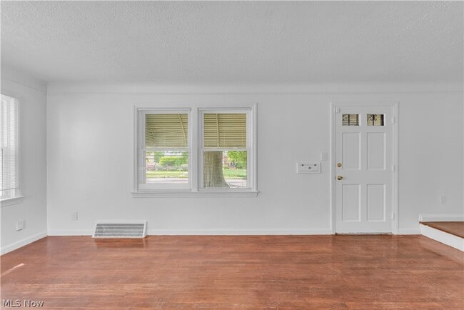 Building Photo - 15803 Delrey Ave