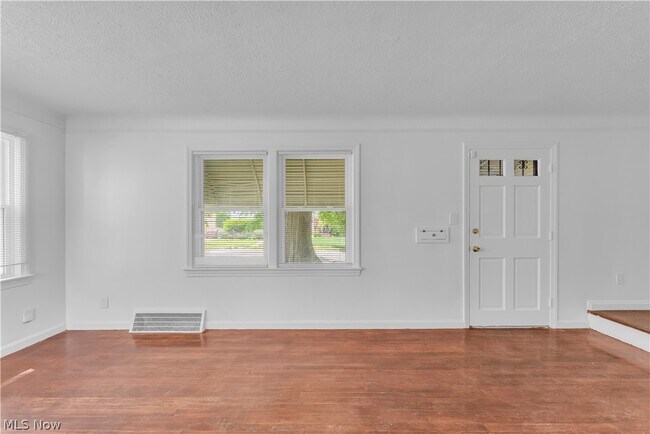 Foto del edificio - 15803 Delrey Ave