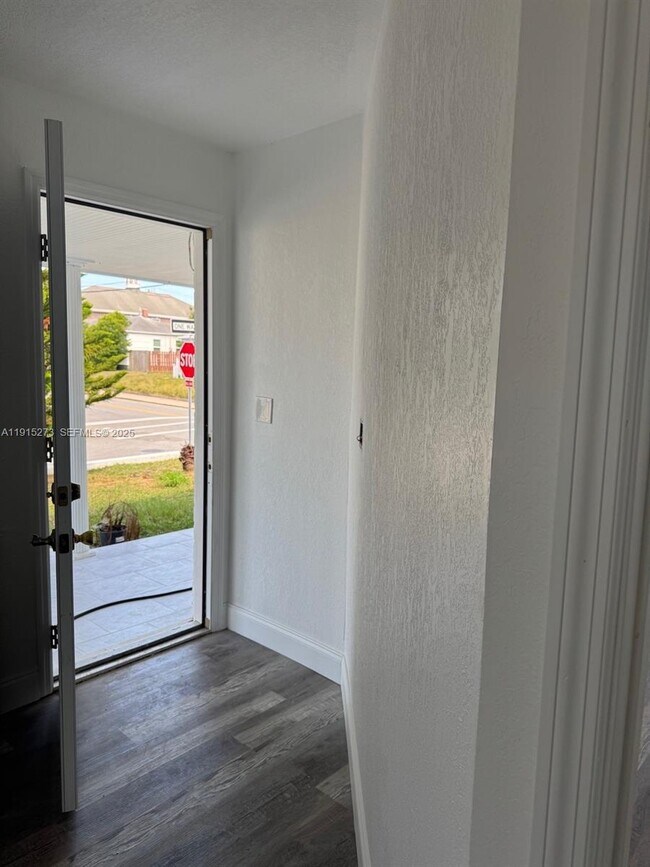 Foto del edificio - 46 S Oleander Ave