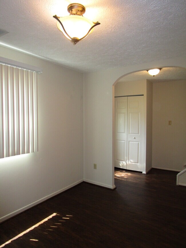 Building Photo - Gorgeous 3 BR/1.5 BA EOG Townhome in Pasad...