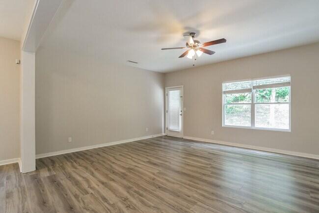 Foto del edificio - 1048 Joselynn Drive