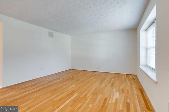 Foto del edificio - 8123 Willowdale Ct