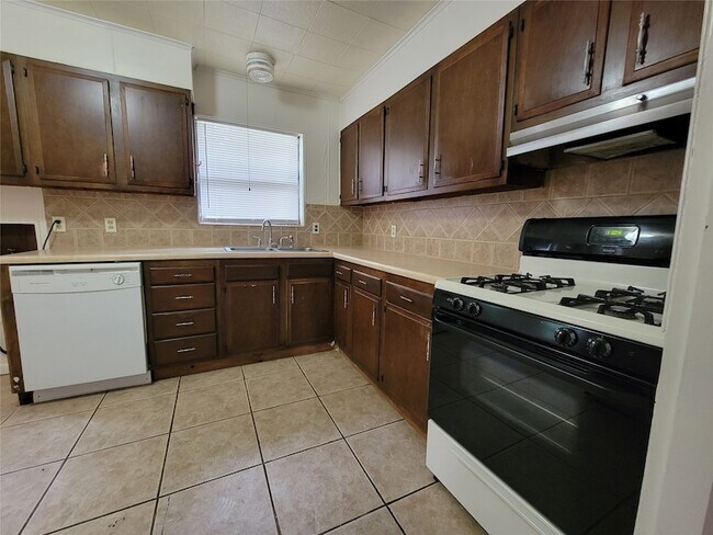Building Photo - 3023 Gus Thomasson Rd