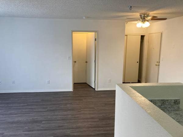 Foto del edificio - Sherman Way Apartments