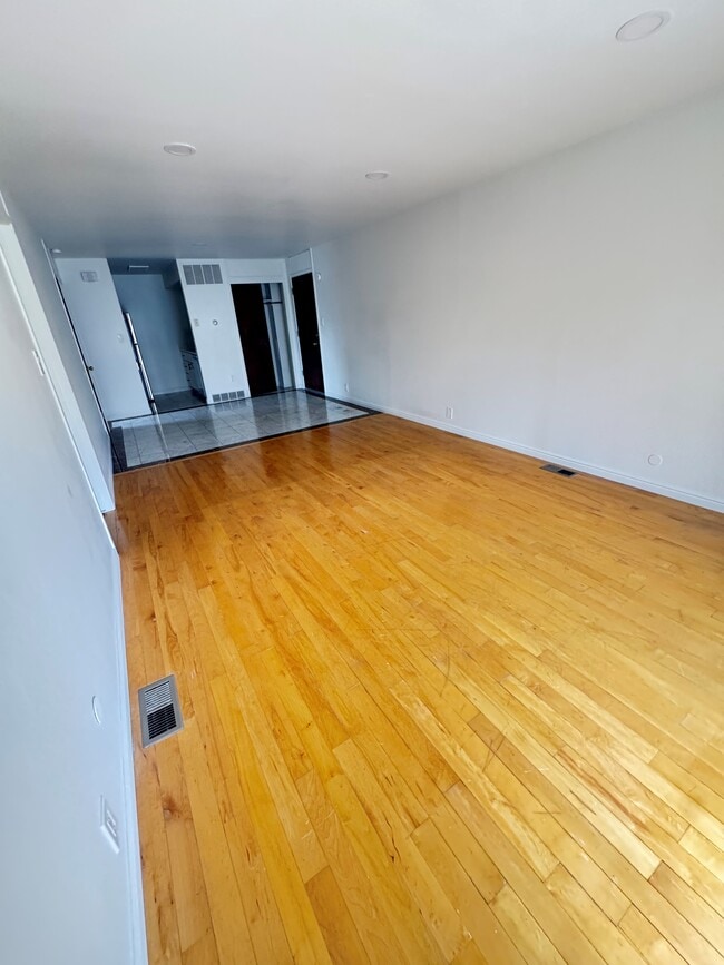 Building Photo - 120 G St