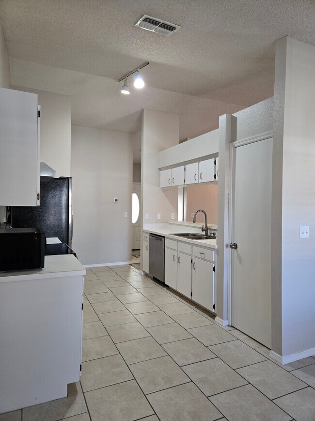 Foto del edificio - 3543 Diamond Terrace