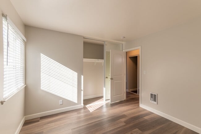 Building Photo - Northpoint Apartments