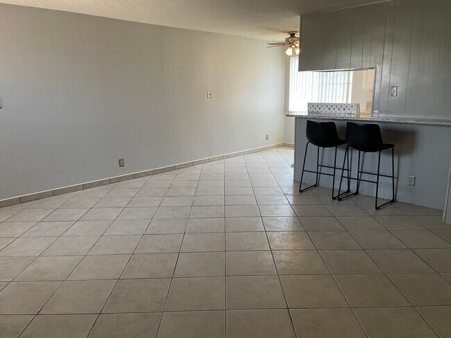 Foto del edificio - 11181 Bloomfield St