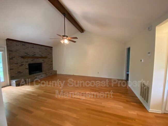 Building Photo - 105 Whisper Ct