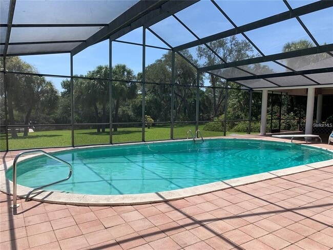 Foto del edificio - 4935 Riverwood Ave