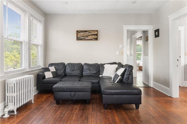 Foto del edificio - 61 Wealth Ave