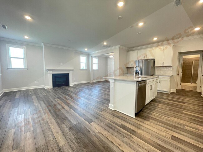 Foto del edificio - Gorgeous 4 Bedroom 3 Bath Home with Fiber ...