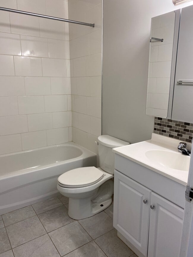 Building Photo - Darren Manor