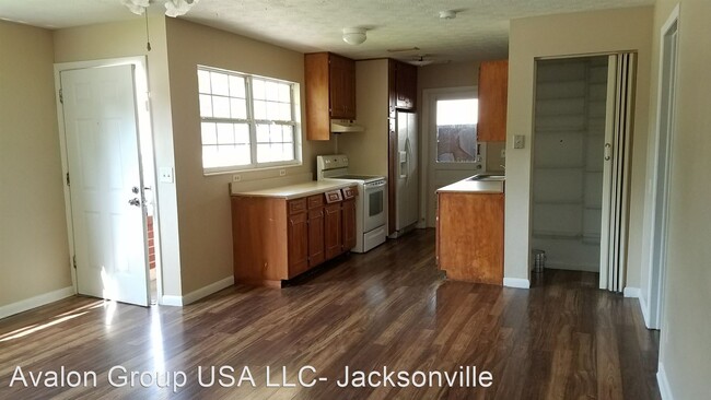 Building Photo - 3 br, 1.5 bath House - 6507 Wilson Blvd