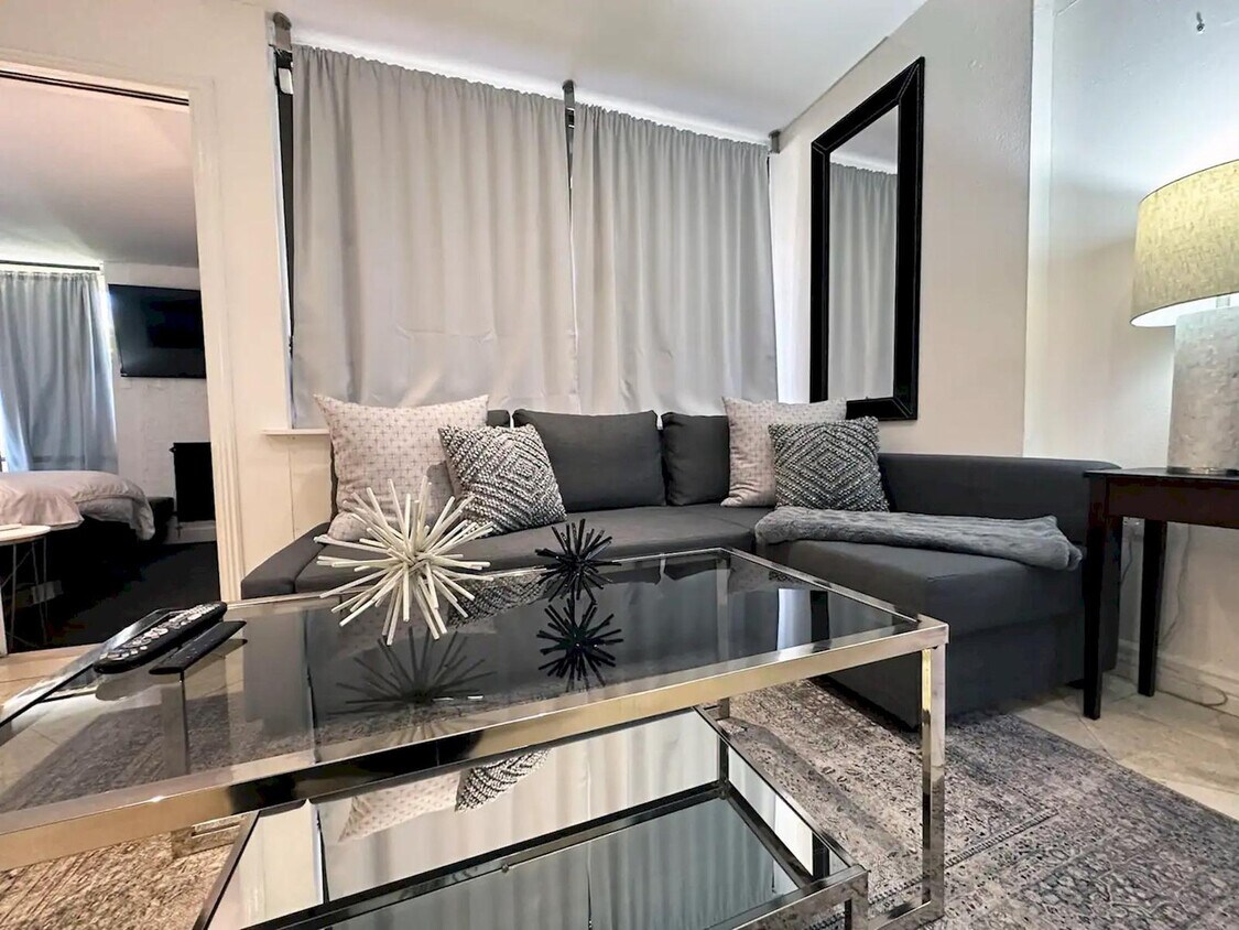 Foto principal - 7401 N Scottsdale Rd