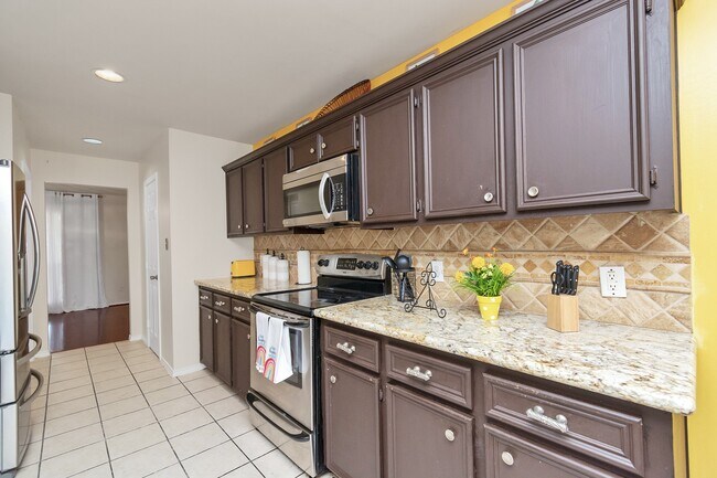 Building Photo - 7410 Lake Run Ln