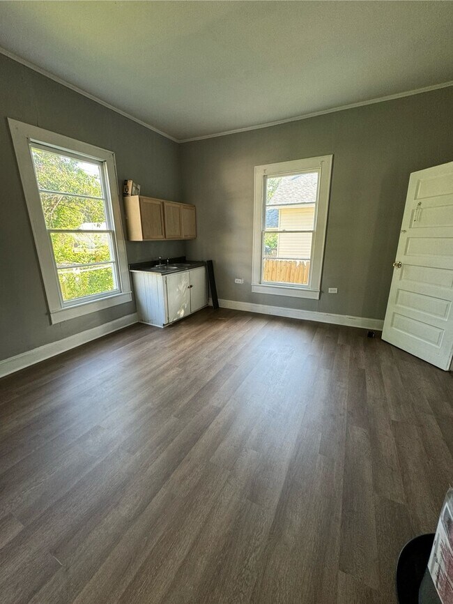 Foto del edificio - 323 Hasty St