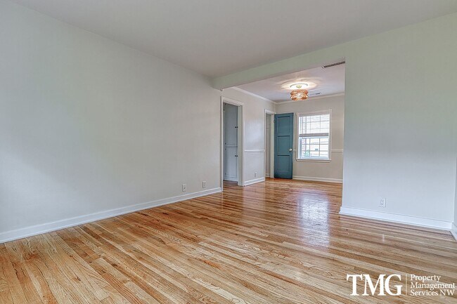Building Photo - Pet Friendly Condo in Downtown Vancouver W...