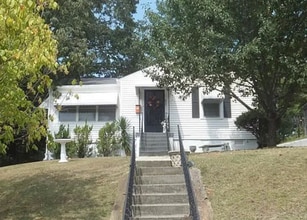 Building Photo - 623 Sidney Cir