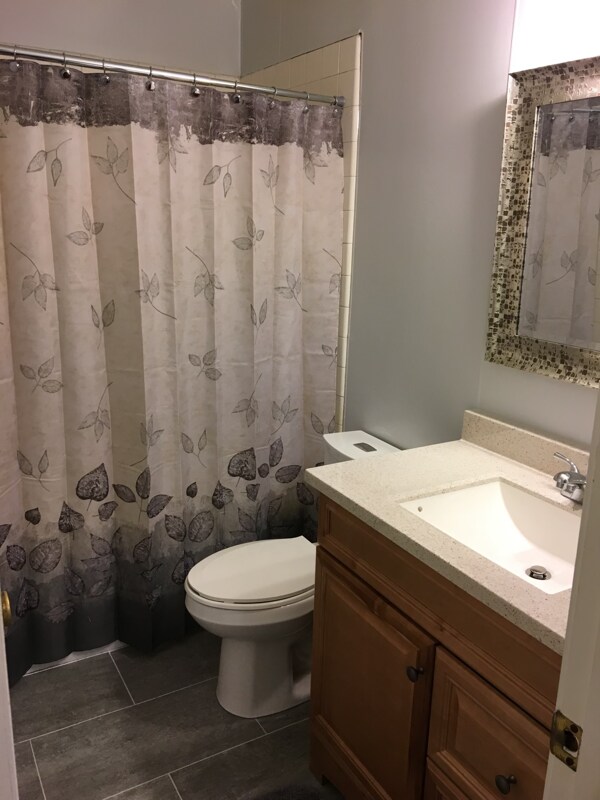 Foto del edificio - 718 Village Ln