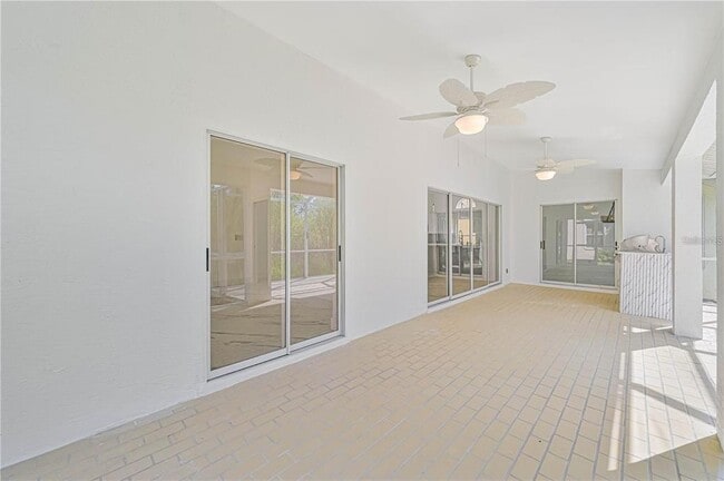 Building Photo - 3832 Sabal Springs Blvd