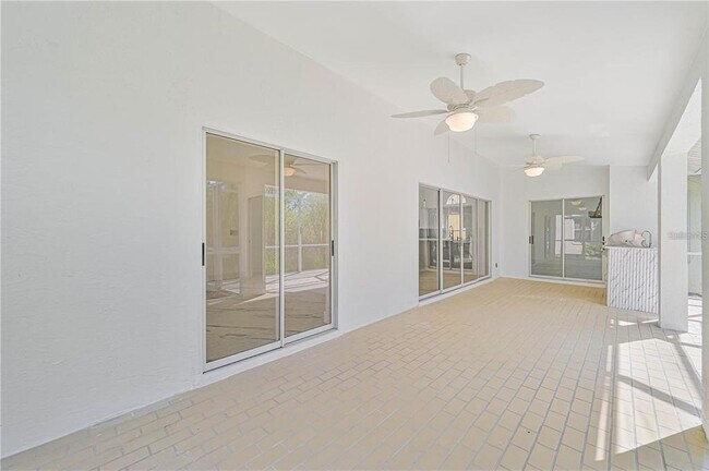 Foto del edificio - 3832 Sabal Springs Blvd