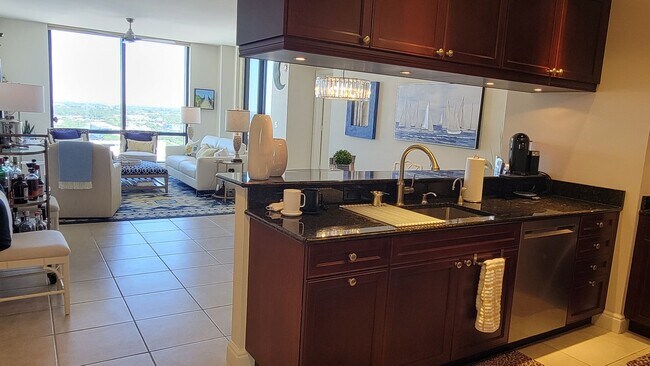 Foto del edificio - Short term ONLY luxury 2/2 condo in the heart of downtown Sarasota