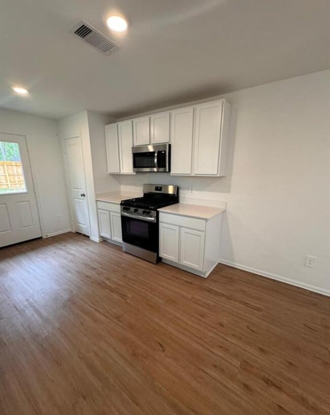 Building Photo - 22483 Douglas Ct