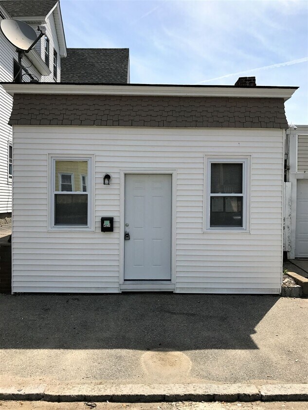 Primary Photo - 429 Cartier St